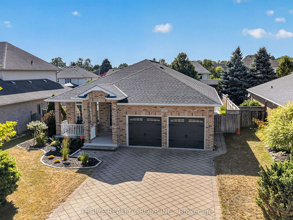 1st image of 43 Mapleridge Cres