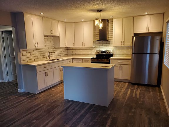 2nd image of 139 E Dana St APT 1