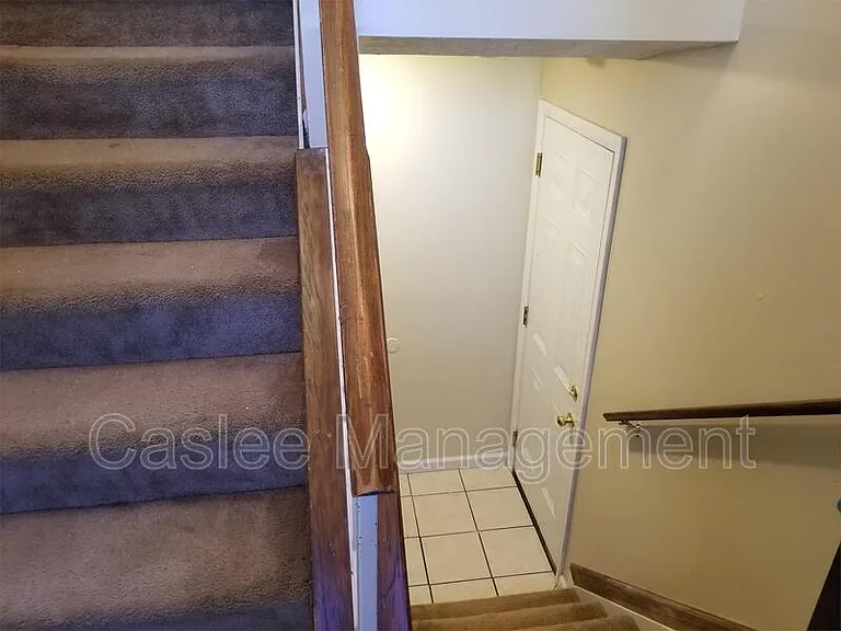 1049 Deleone Dr — Photo 16