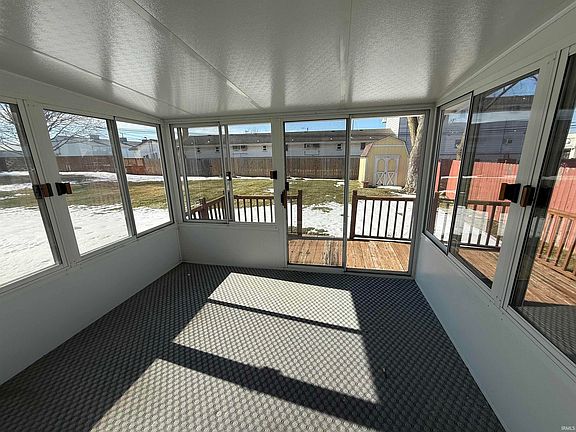 5th image of 303 N Meadow Ln