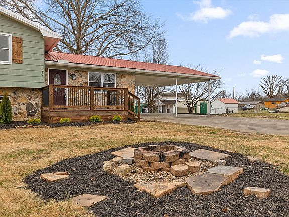 3rd image of 302 Locust St