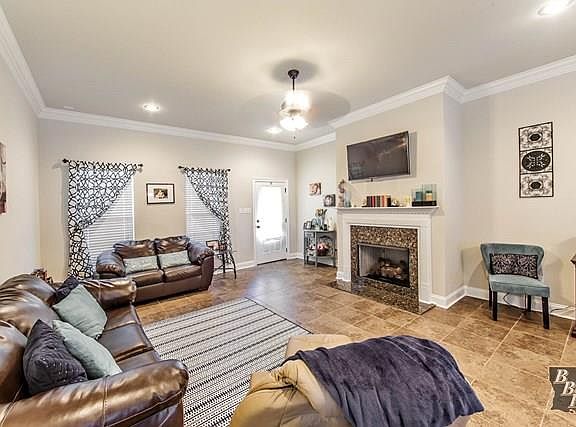 5th image of 152 Laverne Dr