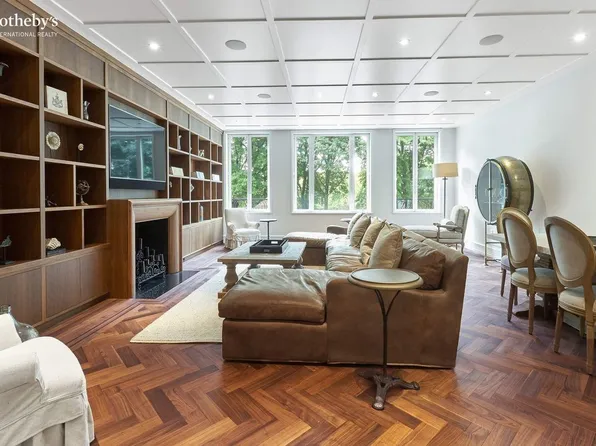 22 Central Park S APT 2, New York, NY 10019