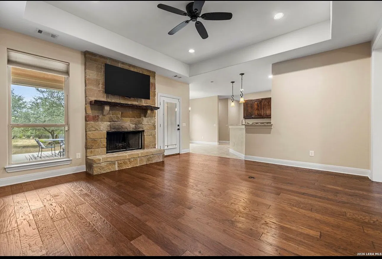 4 bed, 2529 sqft, $3,500 — Photo 2