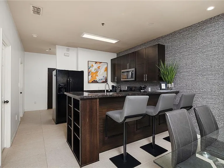 813 Travis St #314 — Photo 3