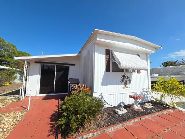 8121 SE Skylark Avenue, Hobe Sound, FL 33455