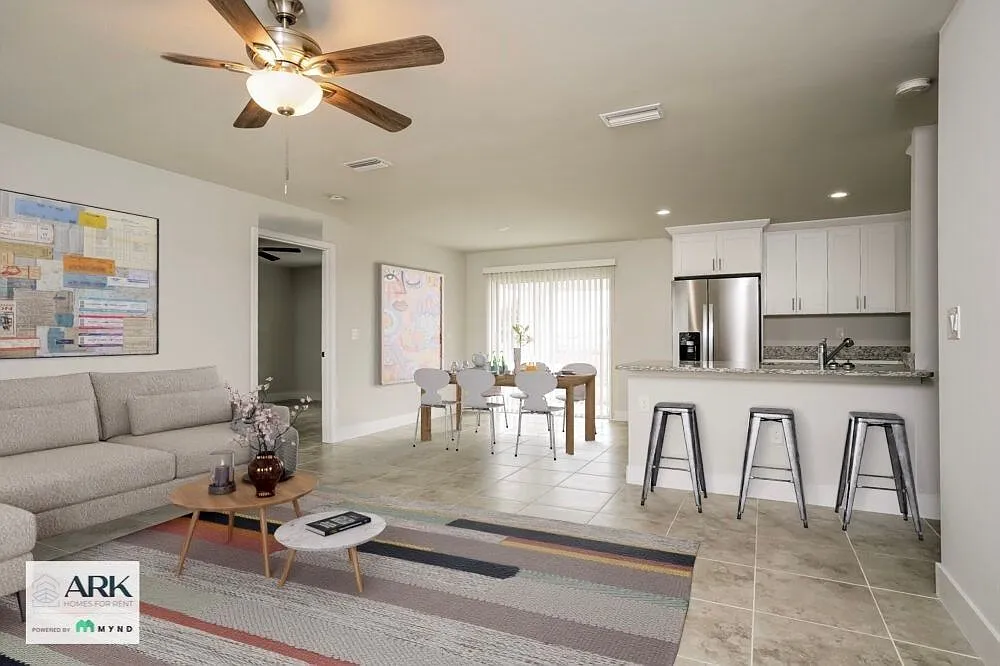 3 bed, 2.0 bath, 1320 sqft, $1,865 — Photo 2