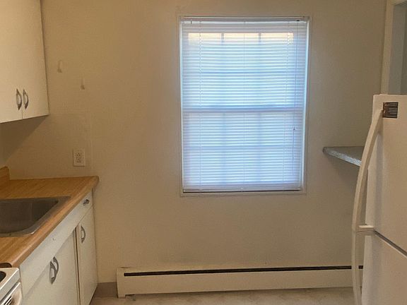 4th image of 135 Belmont Ave APT 4