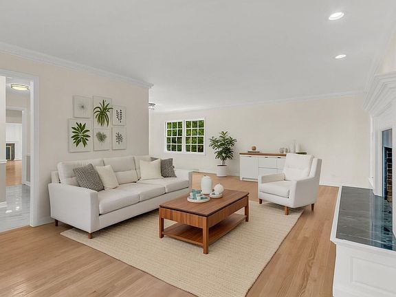 4th image of 3018 Macfarlane Cres