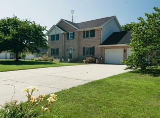 45 Oak Ridge Dr, La Salle, IL 61301