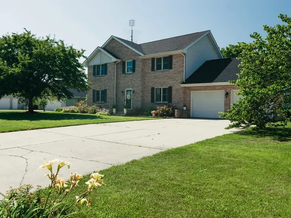 45 Oak Ridge Dr, La Salle, IL 61301