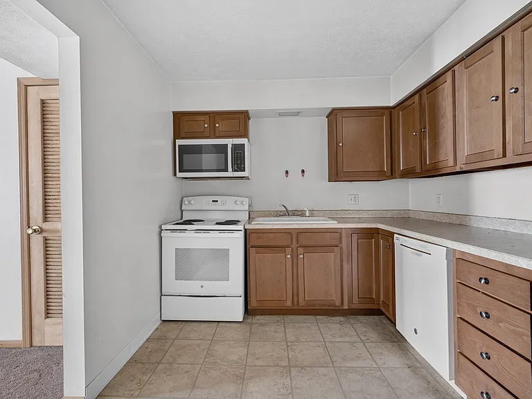 211 Park Ave #6 — Photo 6