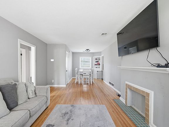 4th image of 3333 E Bayley St
