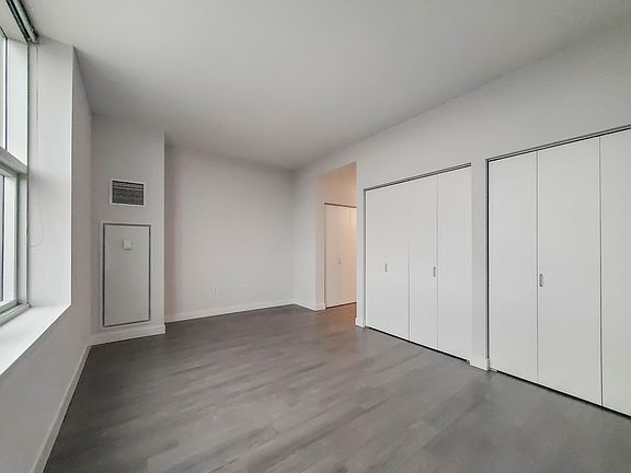 2nd image of 1024 S Clark St #1118