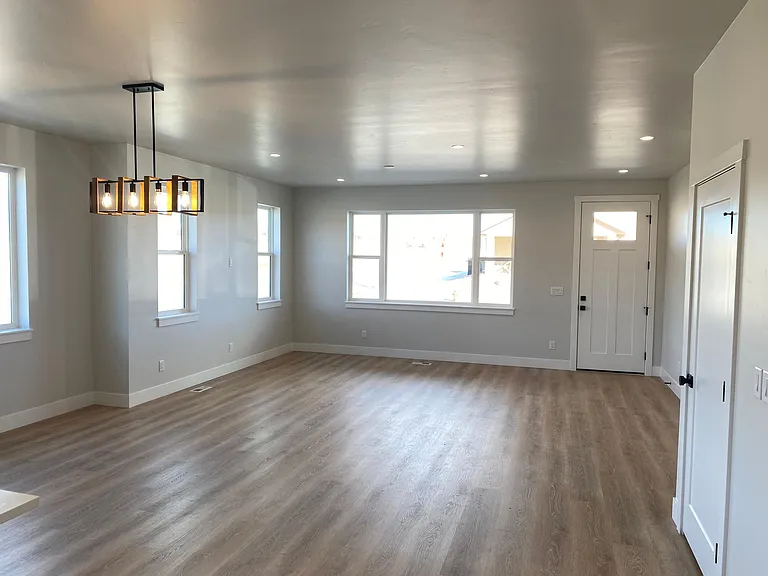 10717 Engelmann Ave — Photo 3