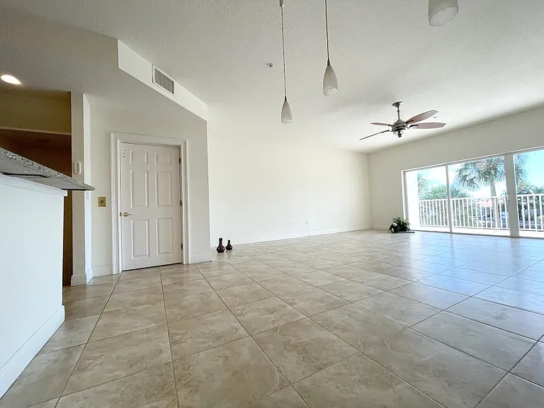 9929 Manatee Ave W — Photo 7