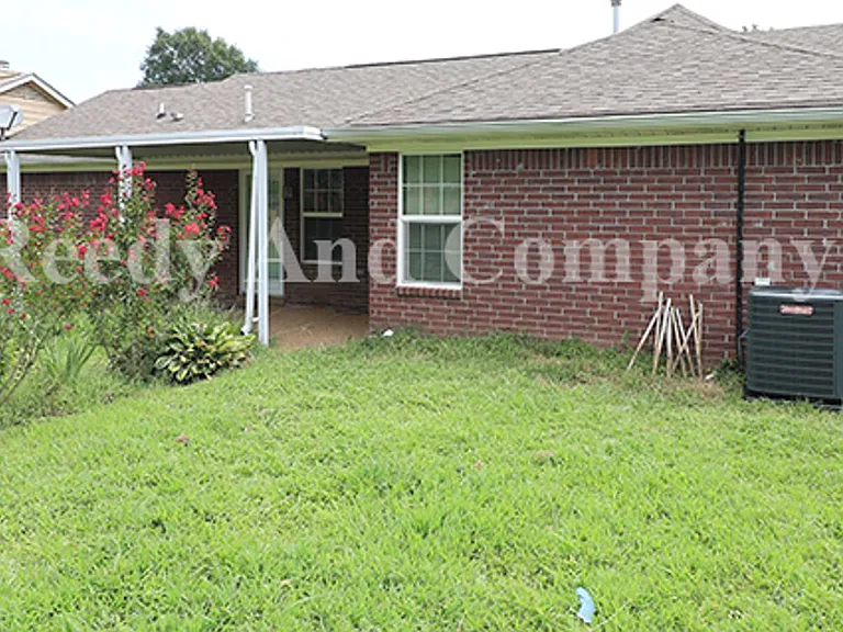 5961 Kentwood Dr — Photo 21