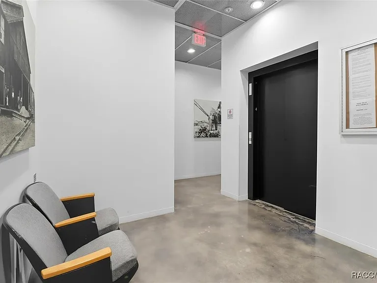 302 SE Broadway St #460 — Photo 8