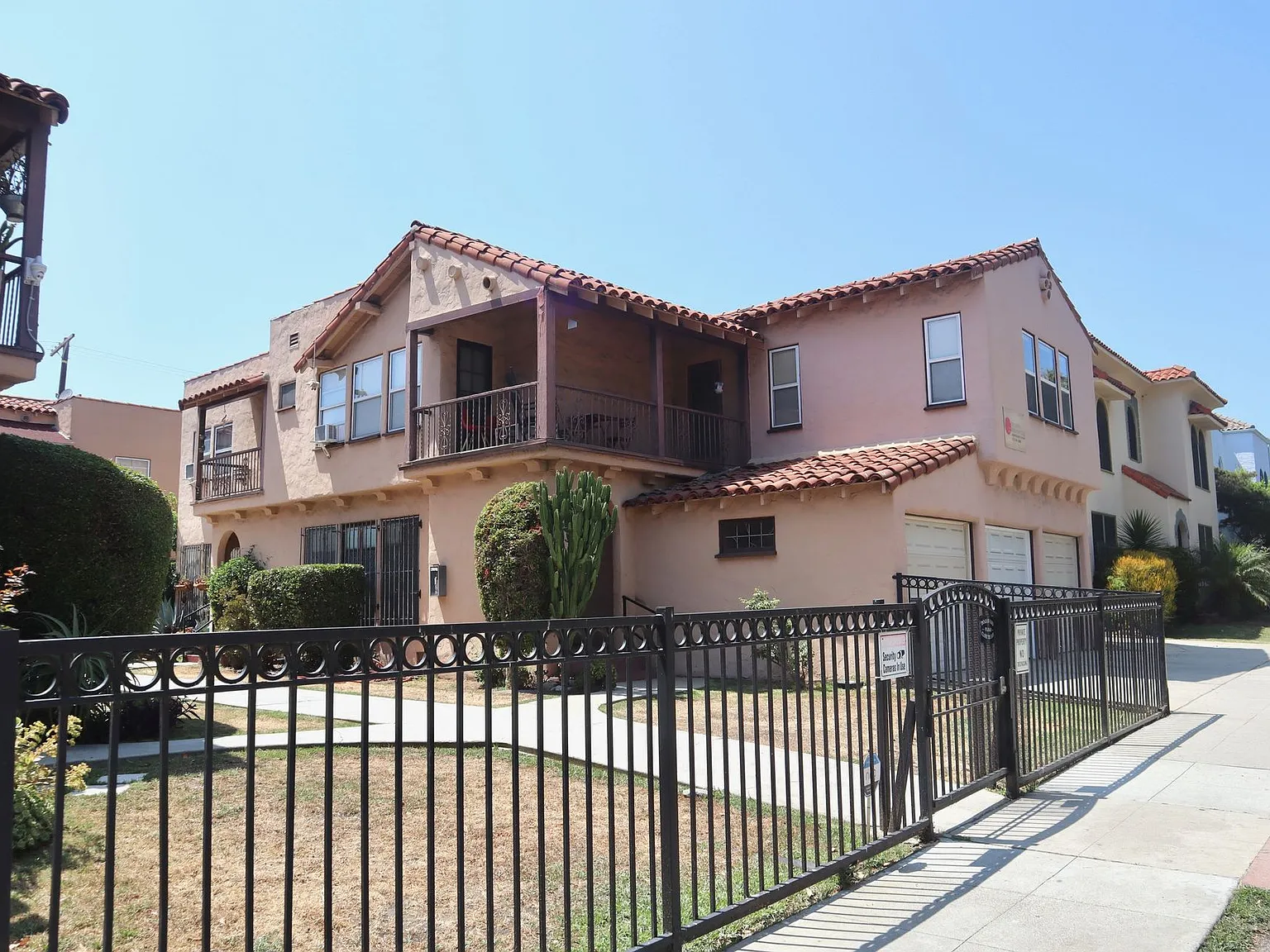 Townhome Style 2bed1bath Apartment in Beverly Grove! — Photo 3