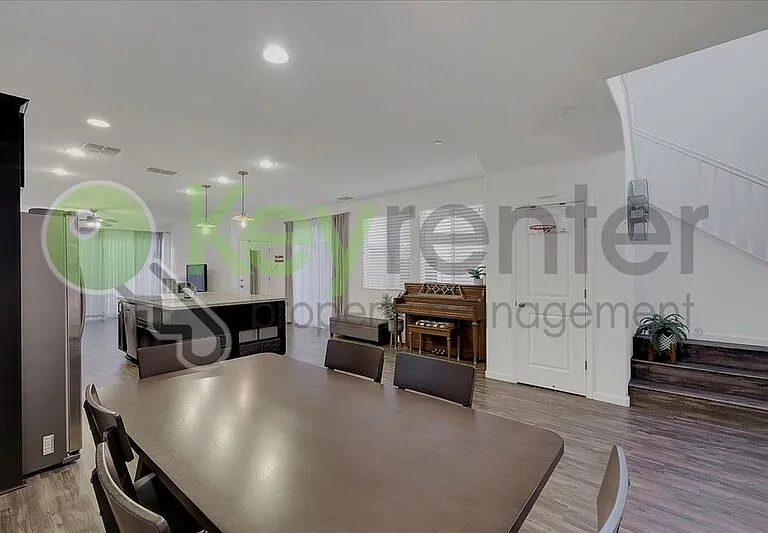 1374 Larkspur Dr — Photo 7