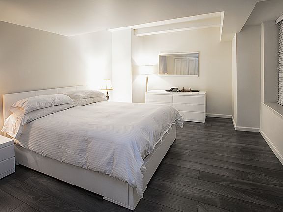 5th image of 150 W 51st St APT 702