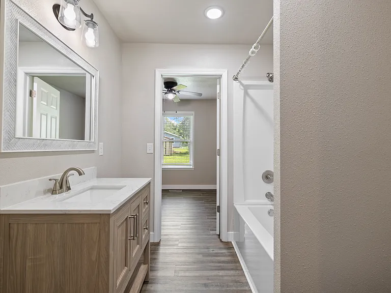 1824 N Hillcrest Ave — Photo 14