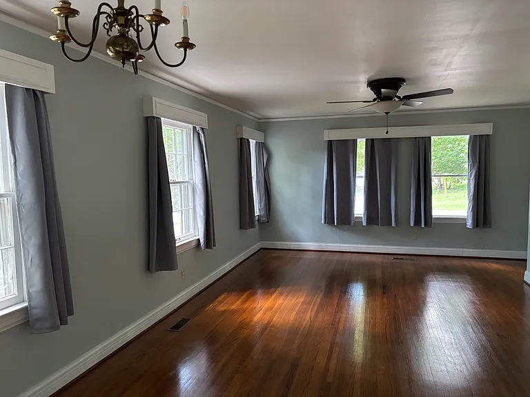 453 E Prospect St — Photo 13