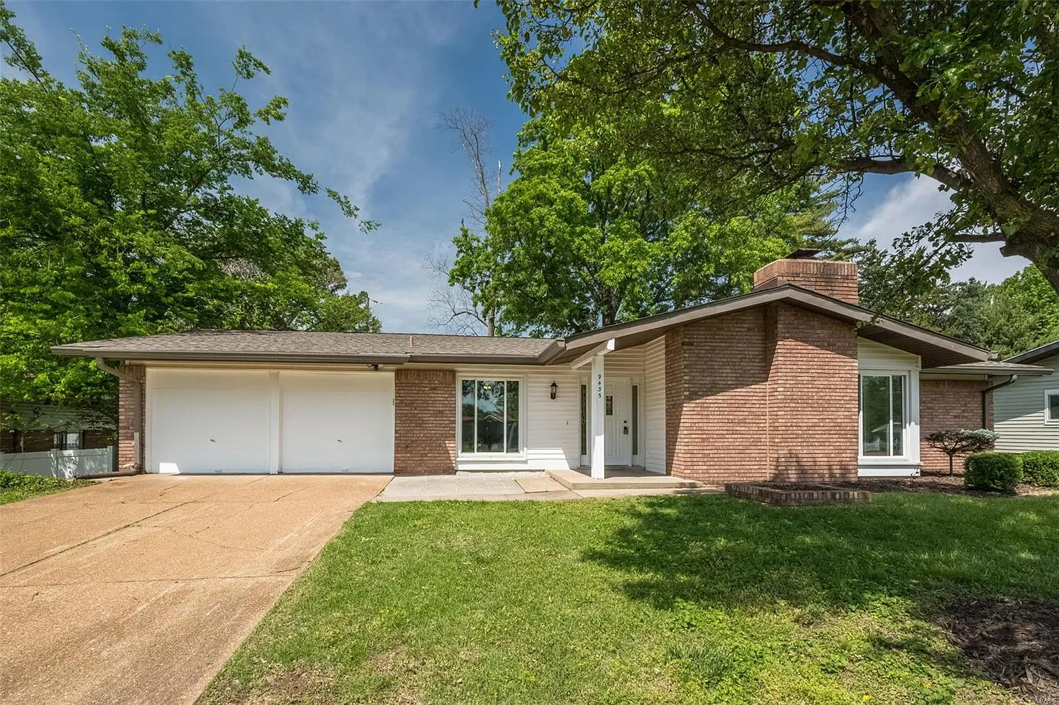 9435 Crestwood Manor Dr photo 1