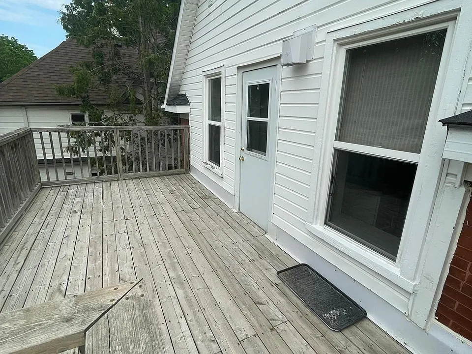 56 Louisa St #1