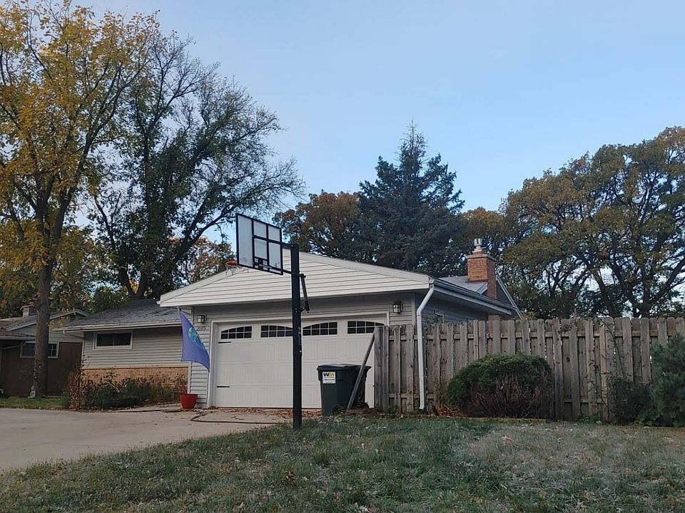 2nd image of 2105 5th Ave NE