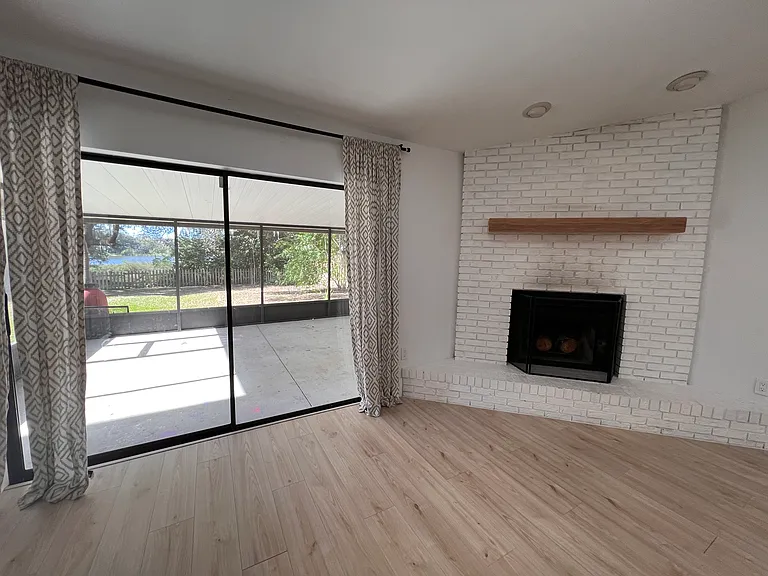 1352 Corner Oaks Dr — Photo 43