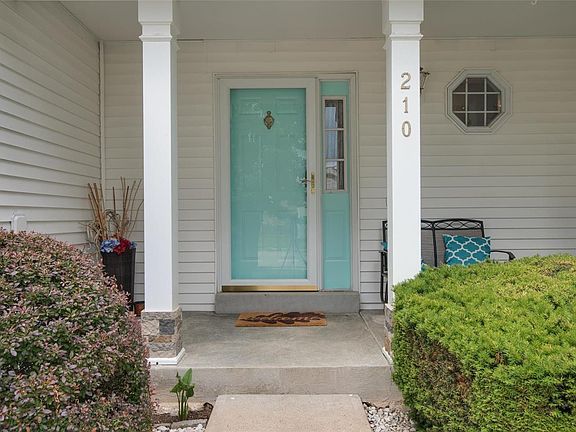 3rd image of 210 Highland Village Dr