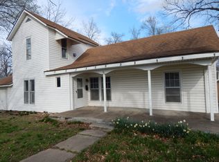 24 Illinois St, Oswego, KS 67356