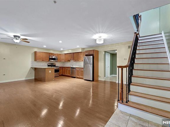 5th image of 10 Terrace Avenue #11