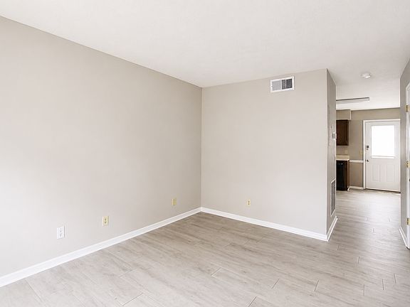 2nd image of 1000 Brown Ave Unit B6