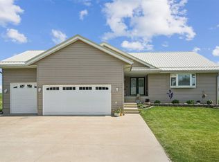 105 6th Ave W, Walford, IA 52351