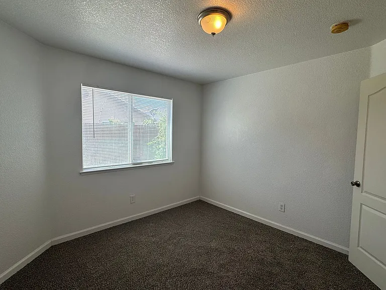 430 Vargus Ct — Photo 9