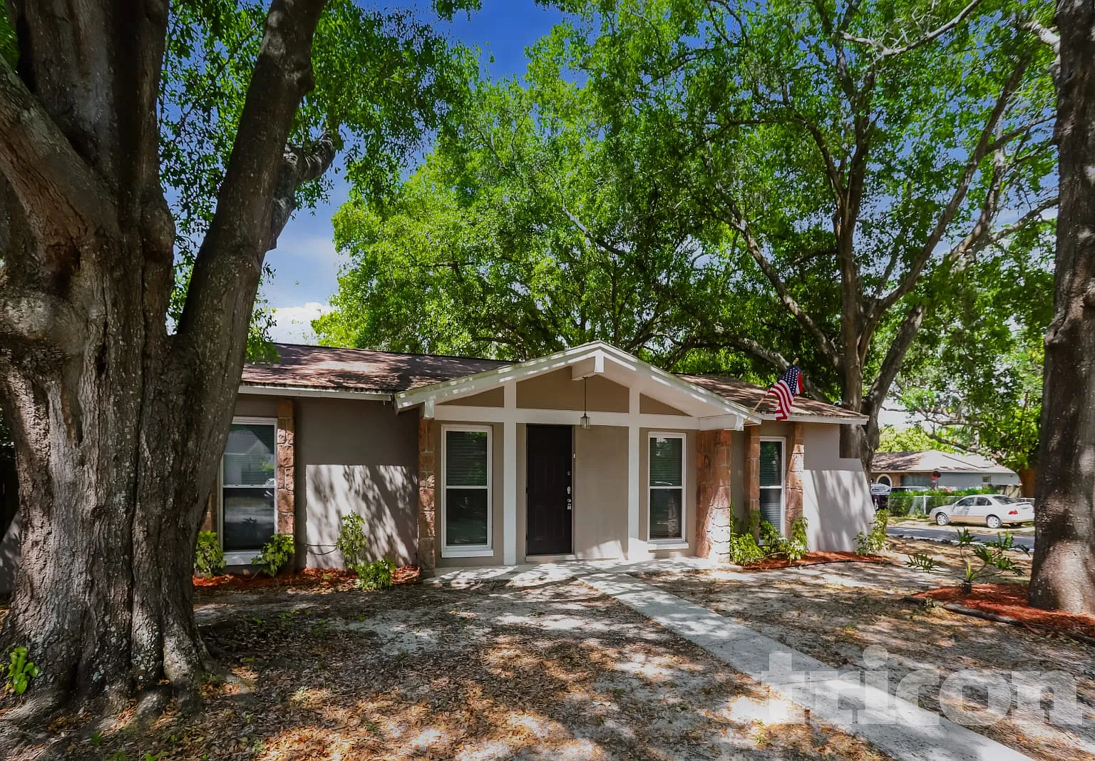 702 Falkirk Avenue Valrico FL — Photo 1
