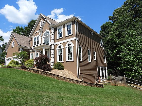 Front w Right Sideyard