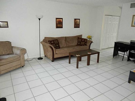 2nd image of 500 NE 2nd St APT 326