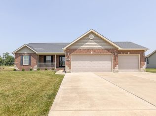 5525 S Woods Manor Dr, Smithton, IL 62285