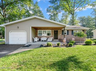 29 Scotch Pine Dr, Voorheesville, NY 12186