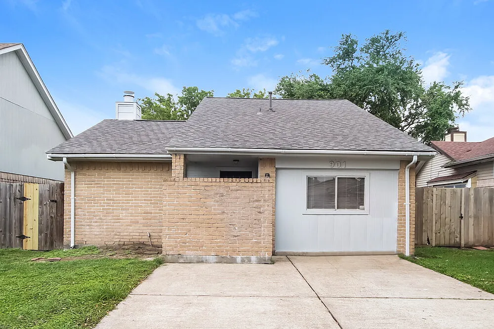 3 bed, 2.0 bath, 1430 sqft, $1,675 — Photo 1