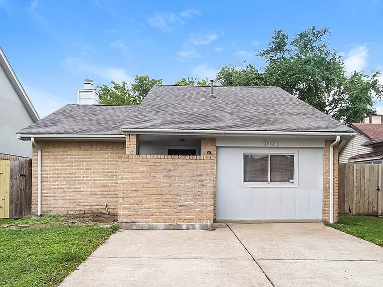 901 Briarcreek Dr — Photo 1