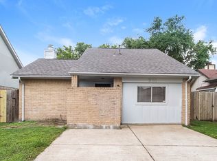 901 Briarcreek Dr, Baytown, TX 77521