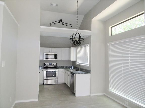4th image of 950 Boxwood Dr