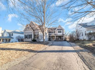 141 Walnut St, Libertyville, IL 60048