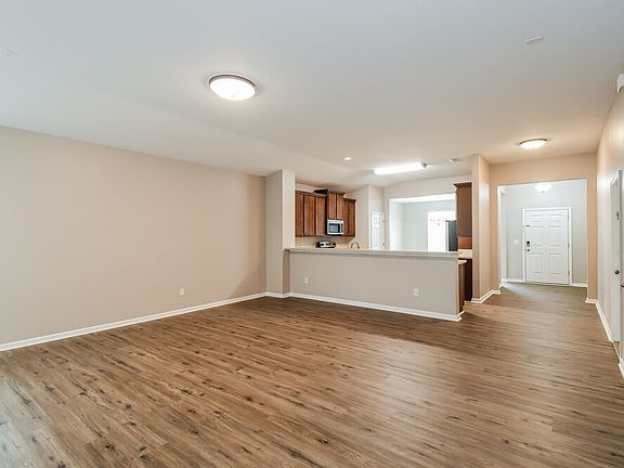 3rd image of 291 N Hidden Tree Dr