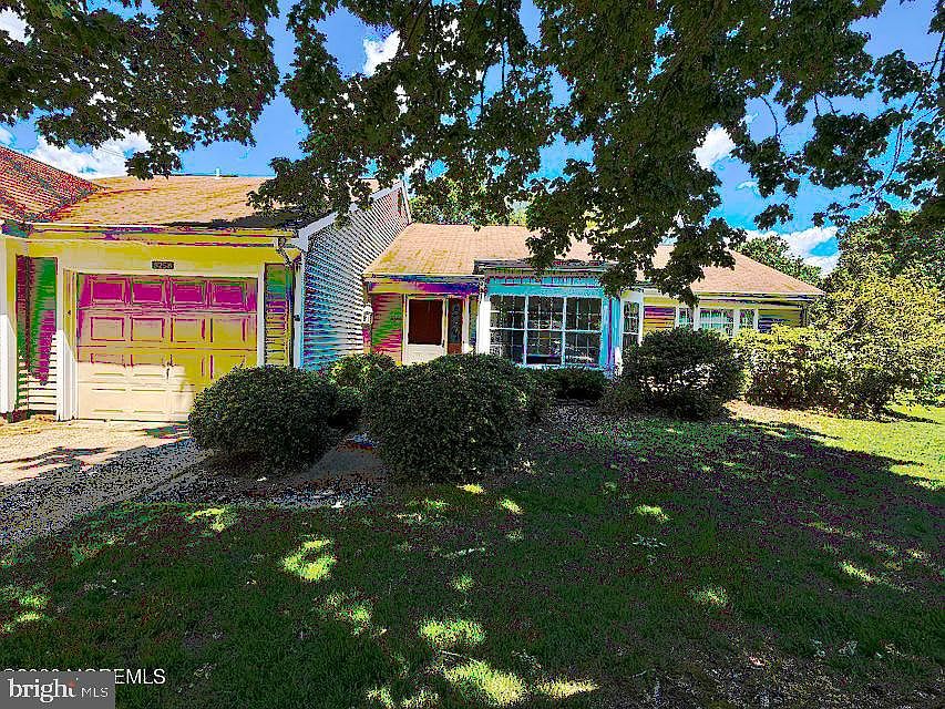 1st image of 925 Liverpool Cir