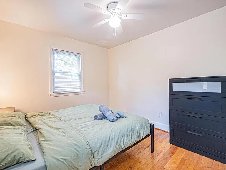 8411 Potomac Ave — Photo 25